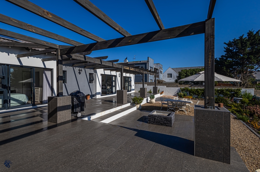 4 Bedroom Property for Sale in Myburgh Park Western Cape